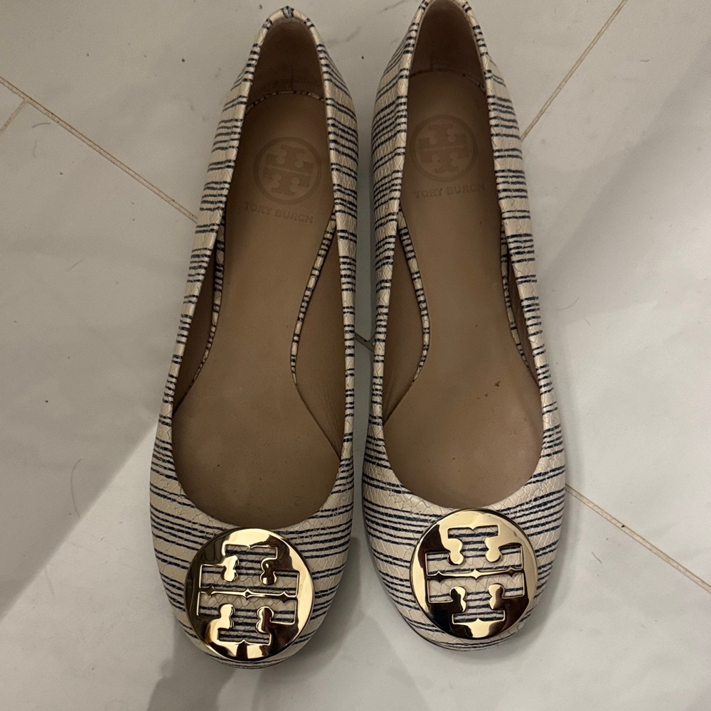 Tory Burch Women's Flats - Cream and Navy